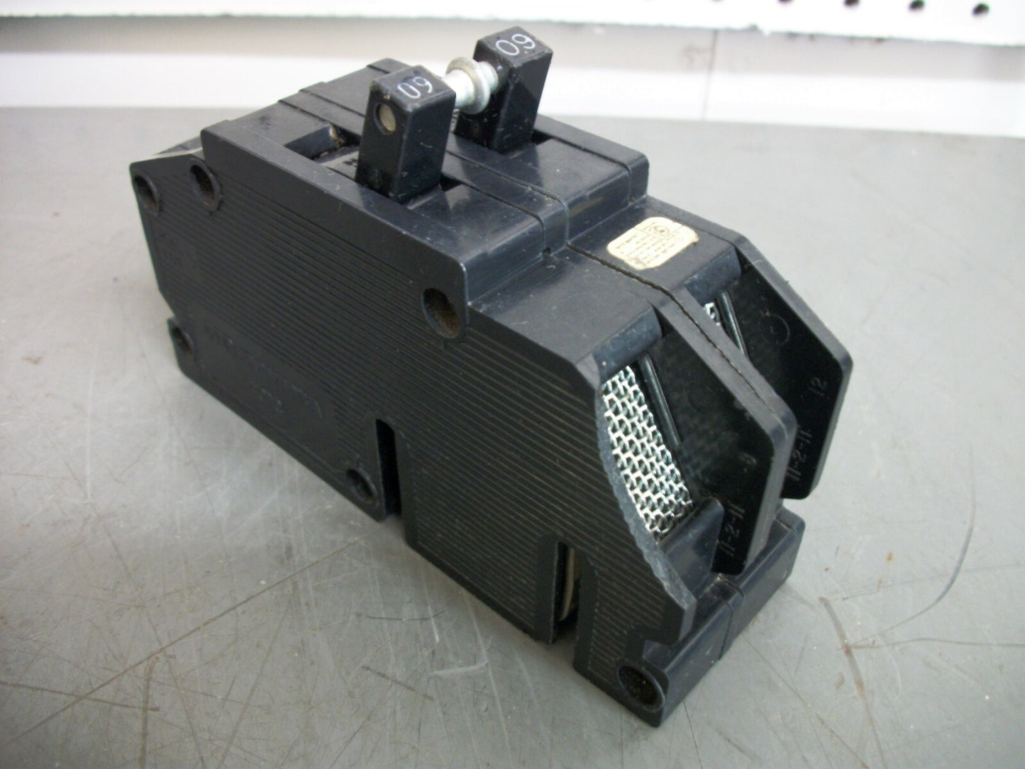 GTE SYLVANIA TYPE QC CIRCUIT BREAKER QC260 60AMP 240VOLT 2POLE CHIPPED