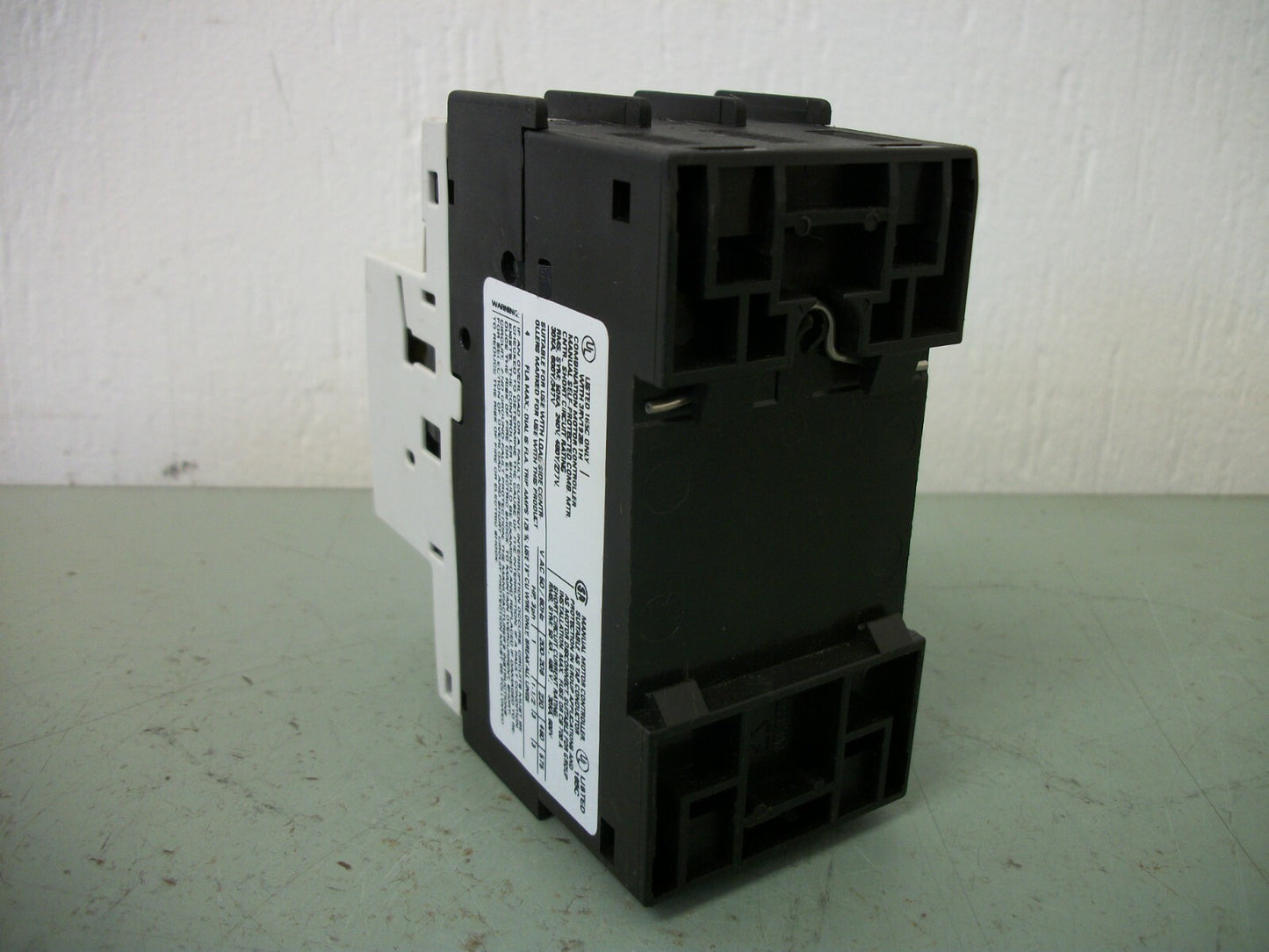 SIEMENS MOTOR CIRCUIT BREAKER 3RV1021-1EA10 2.8-4AMP