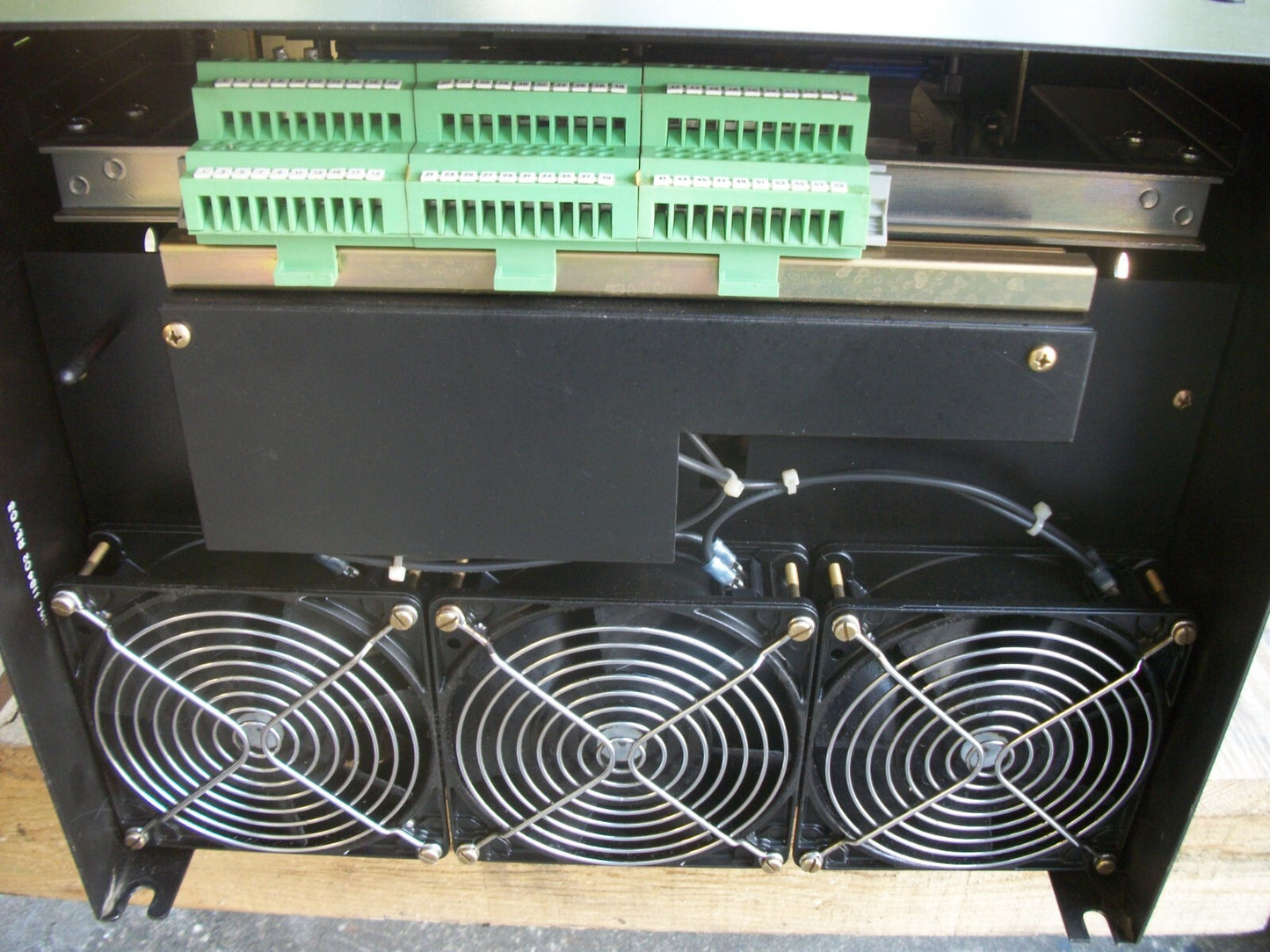 ALLEN-BRADLEY DC DRIVE 1387-B-FOG260-F16-A4-B IN 380VAC 214A OUT 400VDC 260A