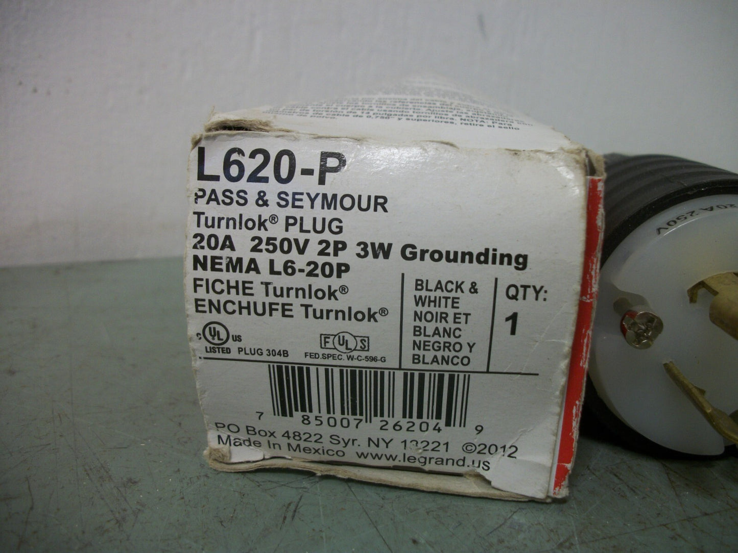 PASS & SEYMOUR TURNLOK PLUG L620-P 20AMP 250VOLT 2P 3W+G NIB