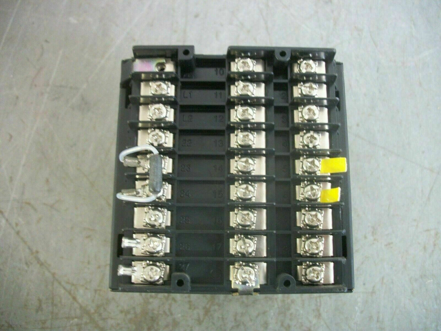 HONEYWELL TEMPERATURE CONTROLLER DC330E-KT-000-20-000000-00-0