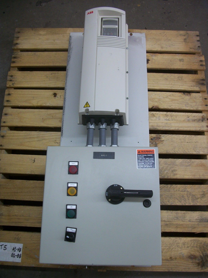 ABB AC DRIVE ACH401600935 480VOLT 3PH 15.3AMP W/DISCONNECT BOX