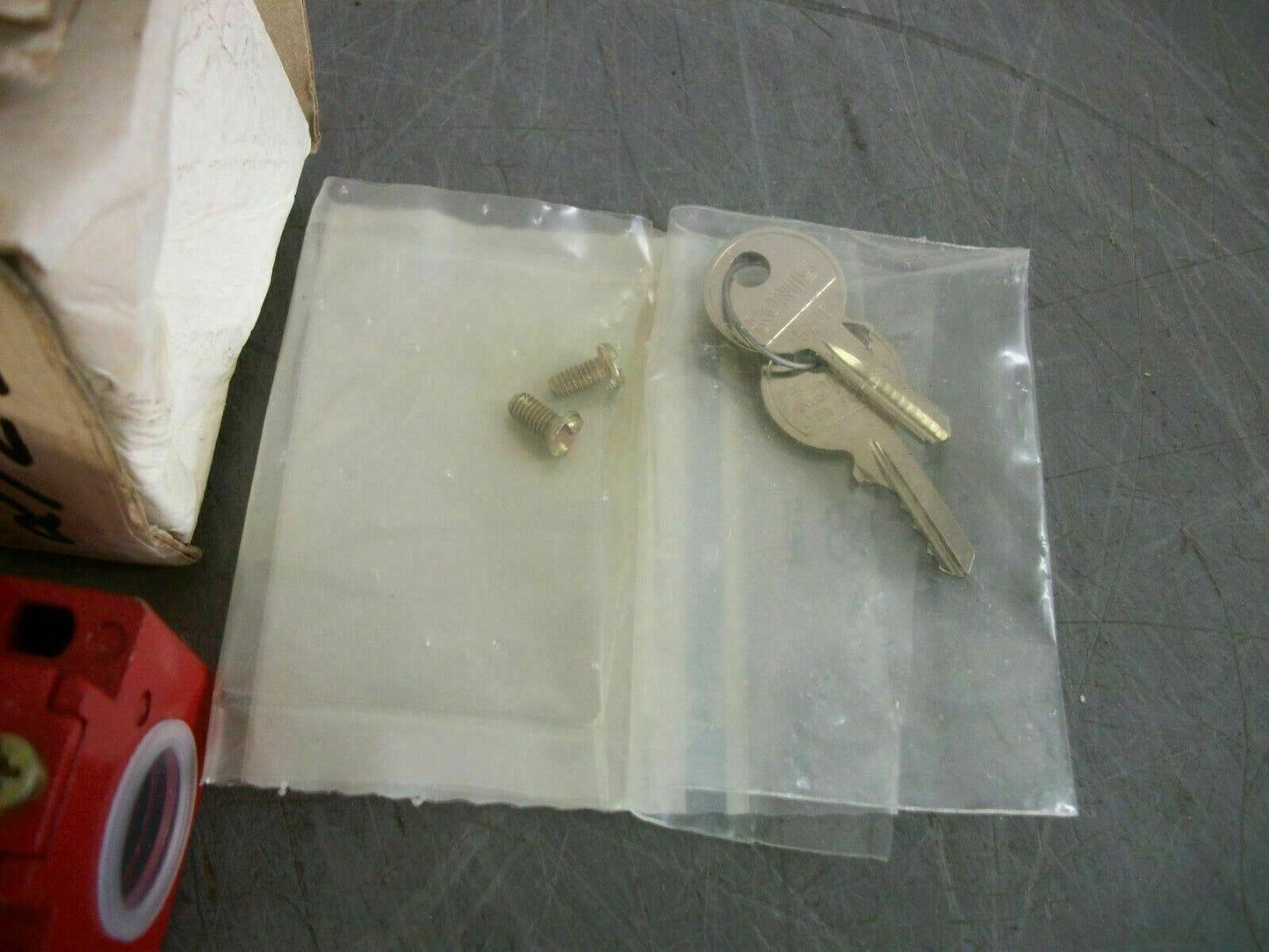 TELEMECANIQUE KEY OPERATED LIMIT SWITCH XCK-J5930H7 NIB