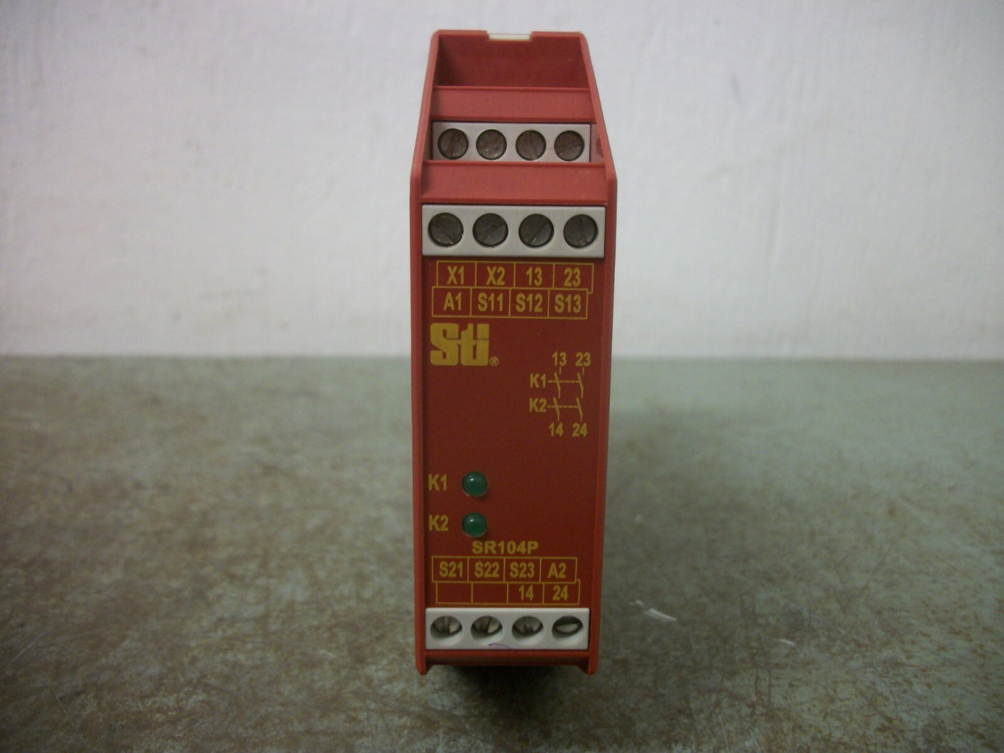 STI SR104P01 SAFETY RELAY 44510-1041