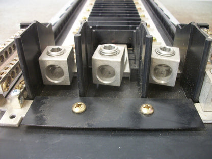 SQUARE D LOAD CENTER PANELBOARD INTERIOR ONLY FOR USE IN MH35 80030-279-01 3PH