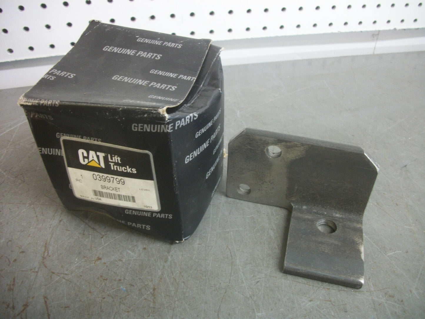 CAT BRACKET 0399799 NIB