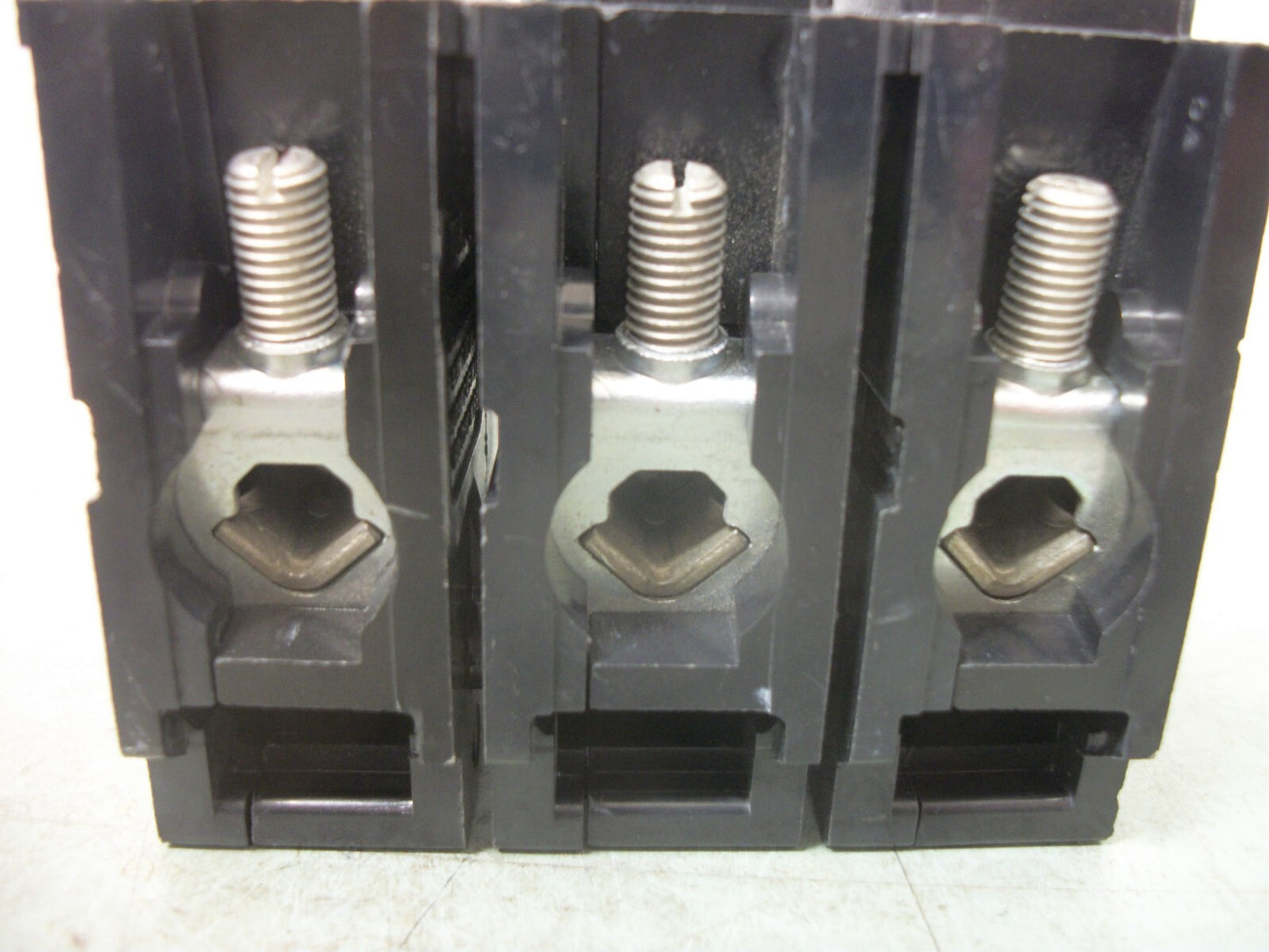 CUTLER-HAMMER BA CIRCUIT BREAKER BAB3015H 15AMP 240VOLT 3POLE NOB