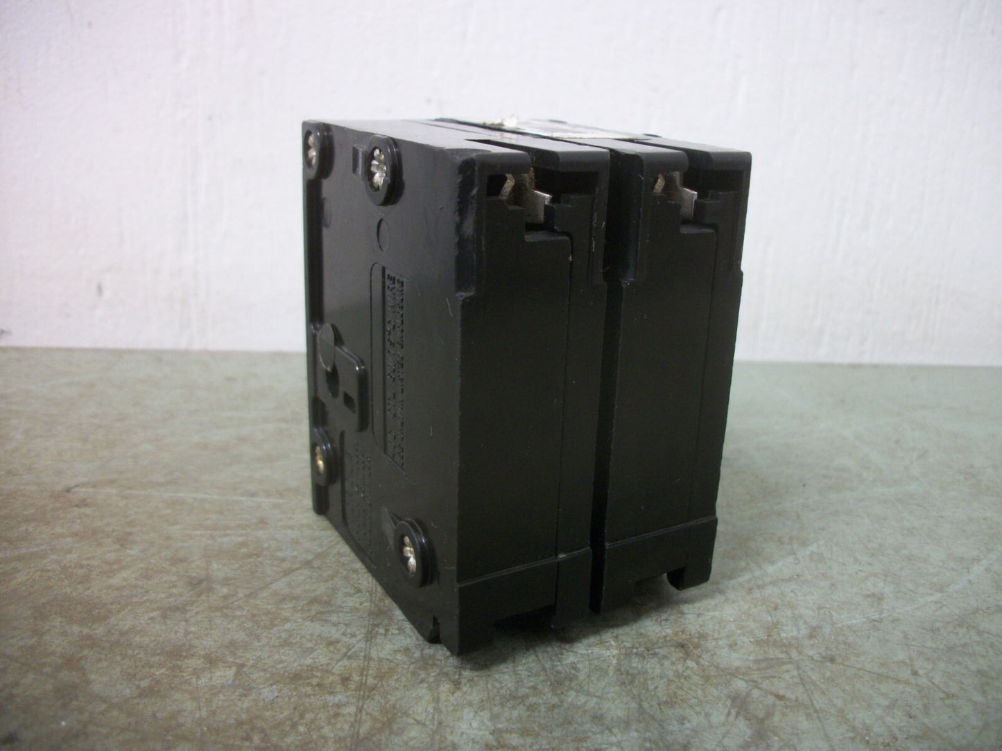 CUTLER-HAMMER BR CIRCUIT BREAKER BR235 35AMP 240VOLT 2POLE