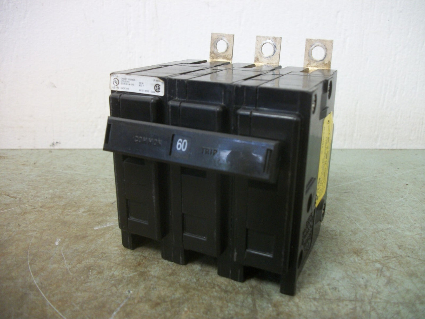 CUTLER-HAMMER QBHW CIRCUIT BREAKER QBHW3060H 60AMP 240VOLT 3POLE