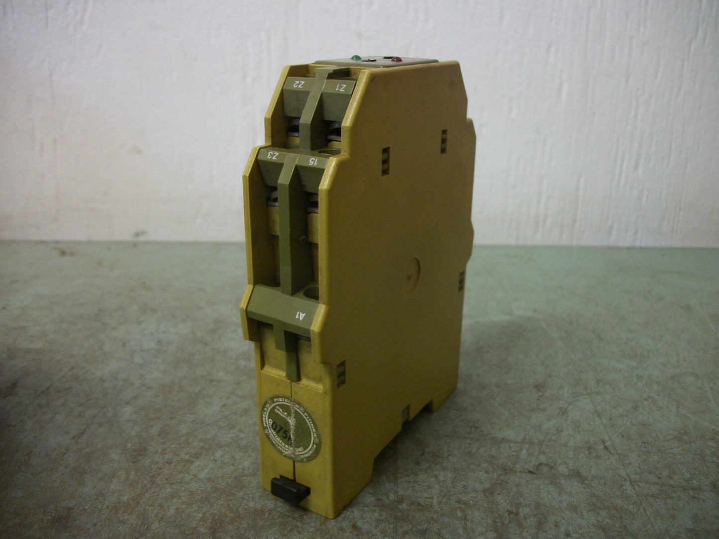 PILZ SAFETY RELAY ZTN/FBM:470K0/1Uz1Sz P1000/130SEC 24-60VDC 5VA 250VAC 1100VA