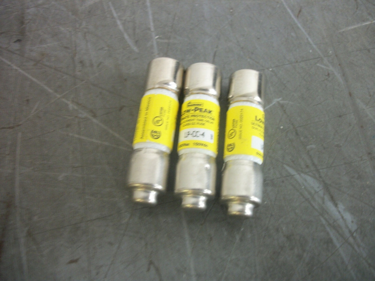 BUSSMANN LOT OF 3 LOW-PEAK FUSES LP-CC-4 4AMP 600VOLT NOB