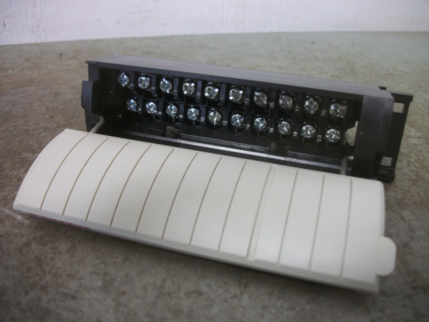 ALLEN-BRADLEY CONTROL LOGIX PLC PLUG & STANDARD COVER TBNH/A