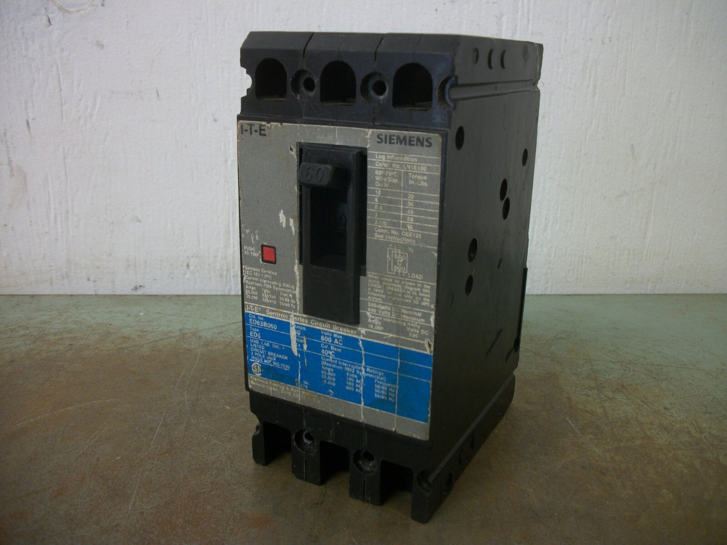 SIEMENS SENTRON ED6 CIRCUIT BREAKER ED63B060 60AMP 600VOLT 3POLE