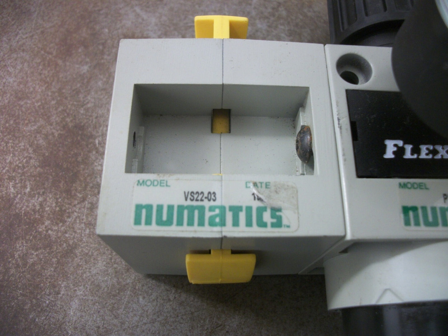NUMATICS FLEXIBLOK PNEUMATIC REGULATOR/FILTER/SHUT-OFF VALVE COMBO S22E-03BKLM