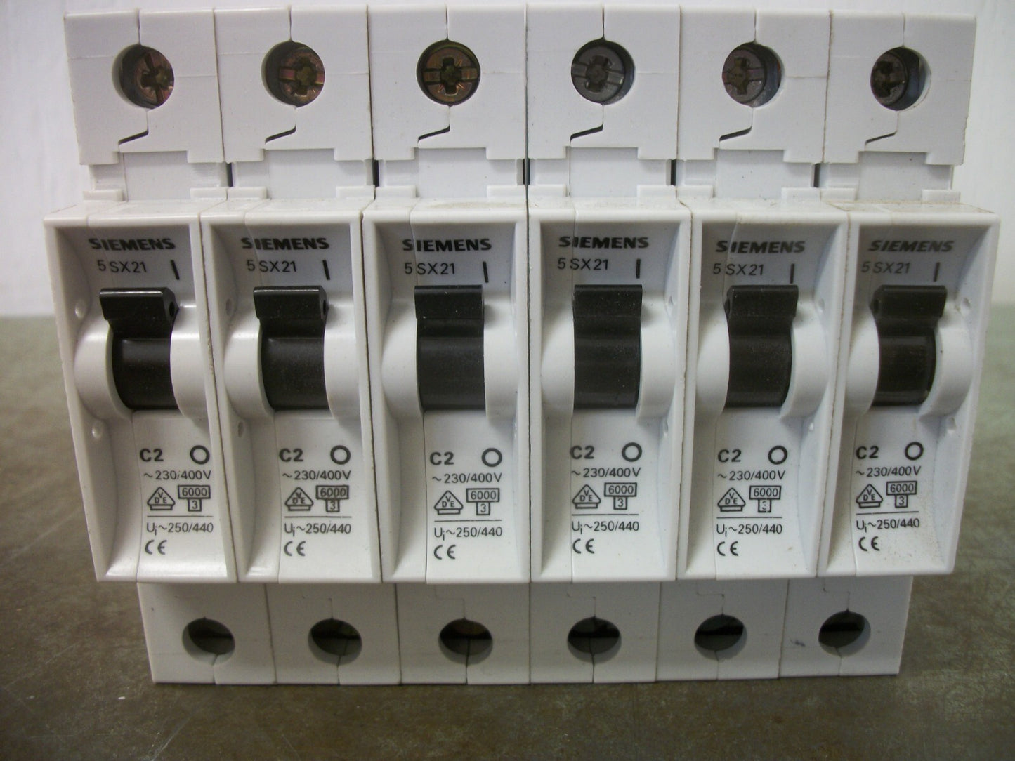 SIEMENS LOT OF 6 MINI CIRCUIT BREAKERS 5SX21C2 2AMP 230/400VOLT 1POLE