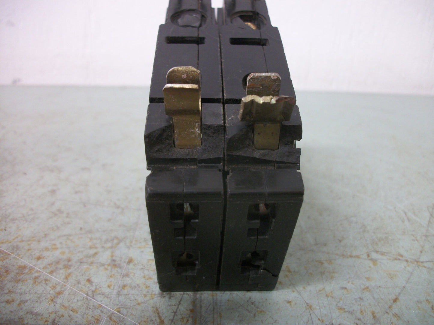 SQUARE D QOT CIRCUIT BREAKER QOT23030 30AMP 240VOLT 4POLE CHIPPED