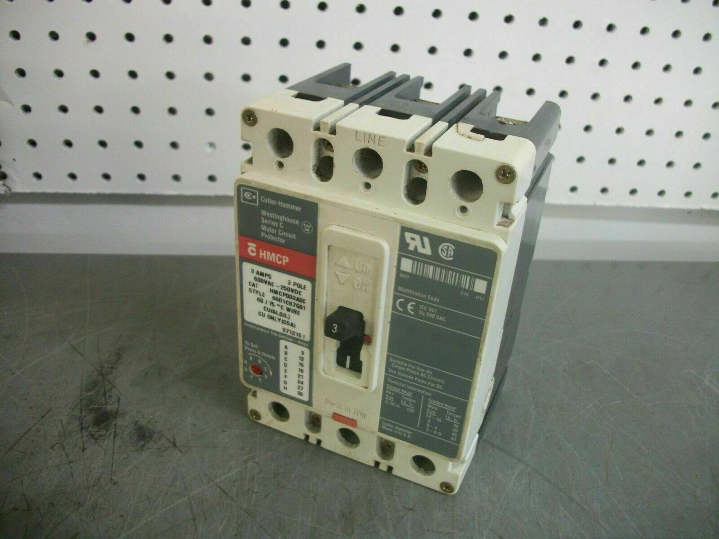 CUTLER-HAMMER HMCP CIRCUIT BREAKER HMCP003A0C 3AMP 600VOLT 3POLE