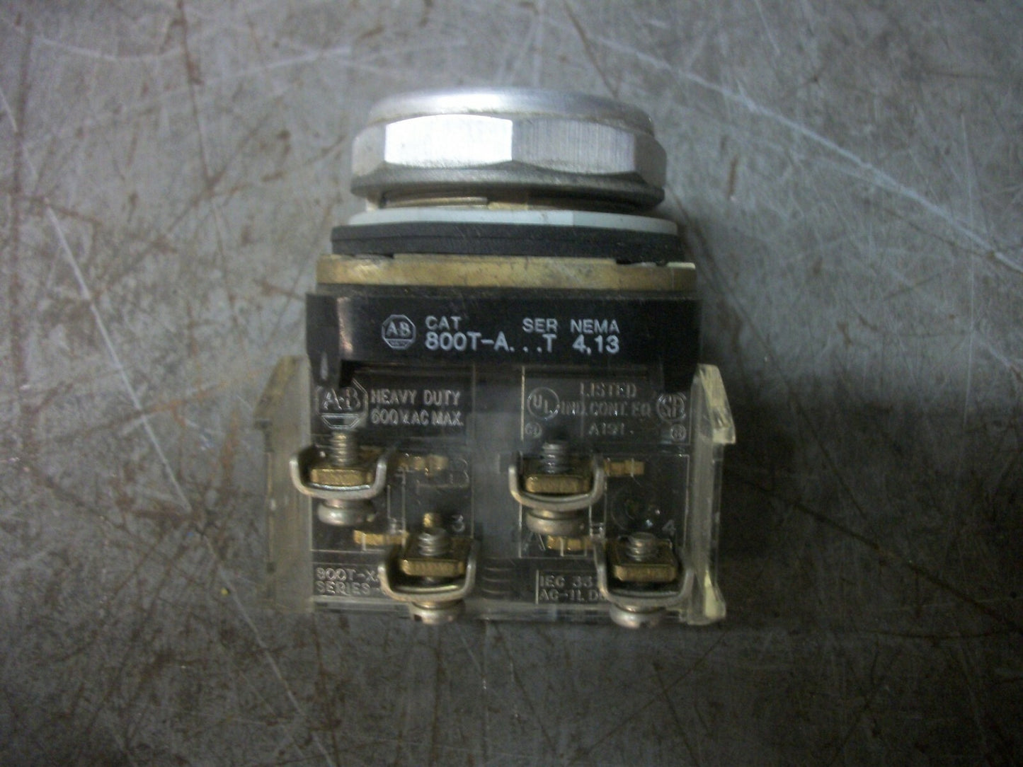 ALLEN-BRADLEY BLUE FLUSH MOMENTARY PUSHBUTTON 800T-A