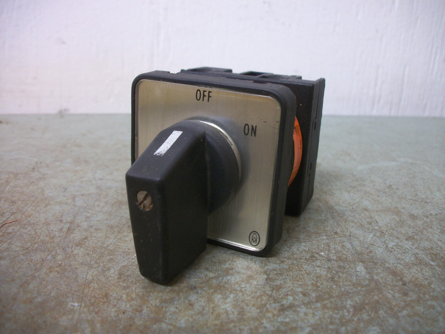 KLOCKNER-MOELLER 2-POSITION MAINTAINED SELECTOR SWITCH 1-15401/E