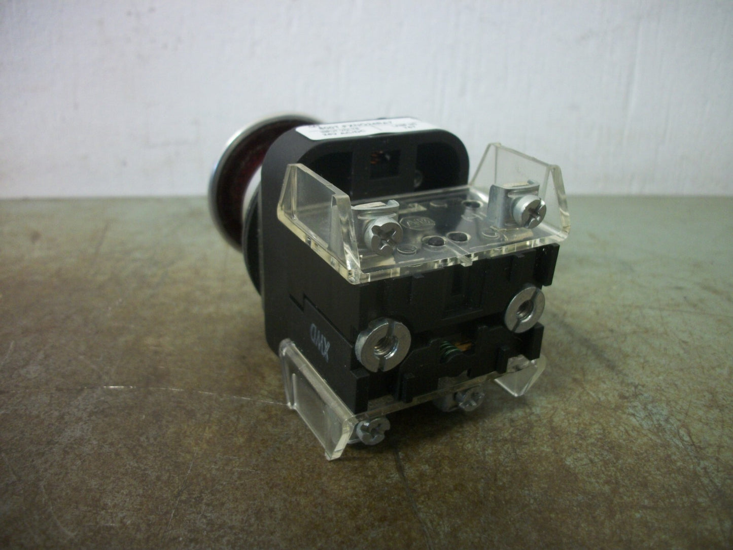 ALLEN-BRADLEY RED ILLUMINATED MOMENTARY PUSH/PULL BUTTON 800T-FXNQ24RA7 24VOLT