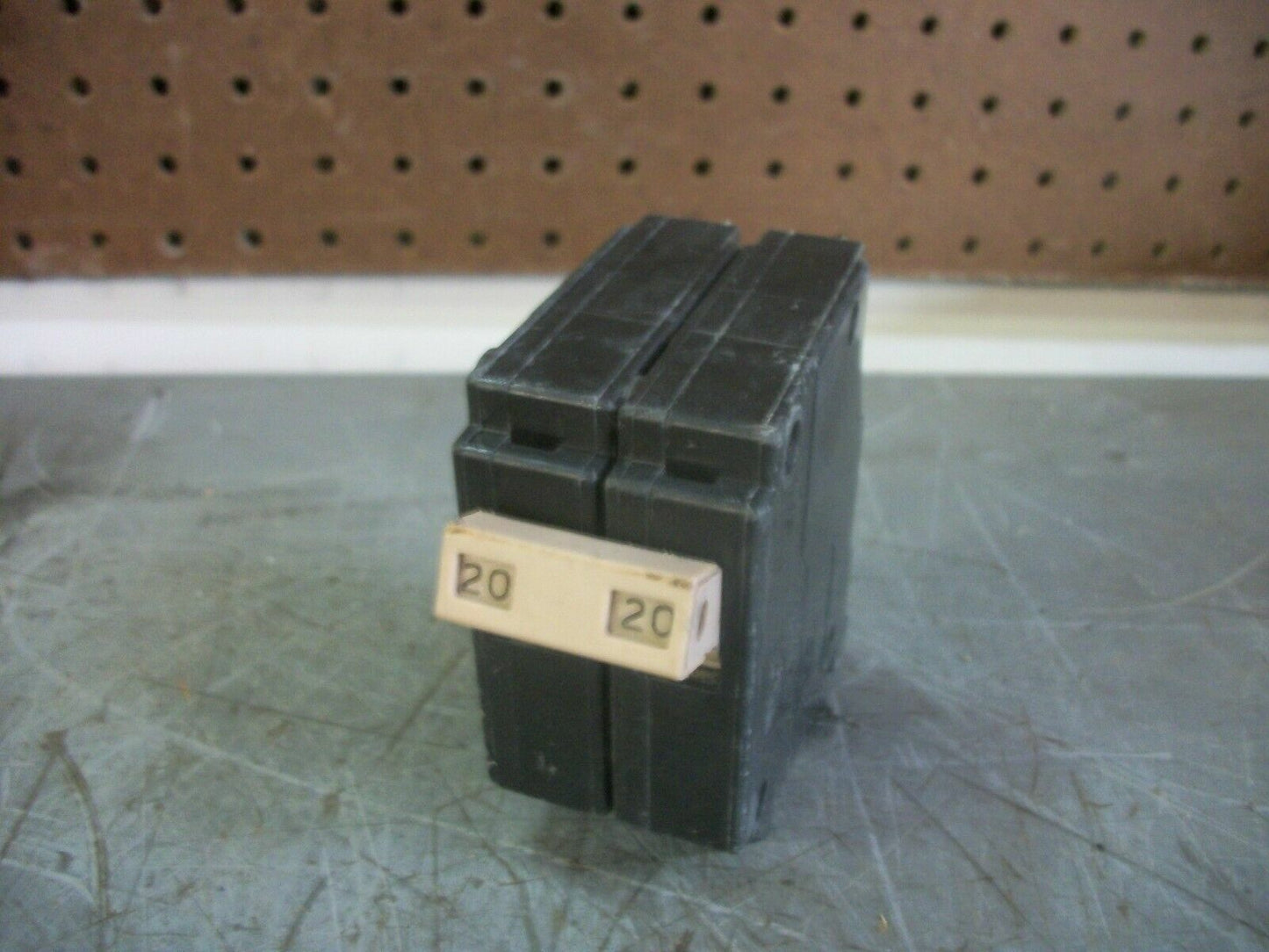 CUTLER-HAMMER CH CIRCUIT BREAKER CH220 20AMP 240VOLT 2POLE