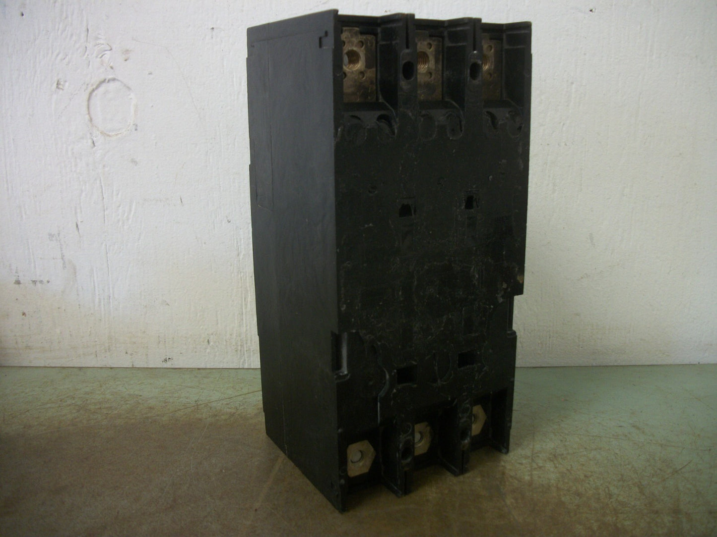 SIEMENS F6 CIRCUIT BREAKER F63F250 250AMP 600VOLT 3POLE W/125A TRIP