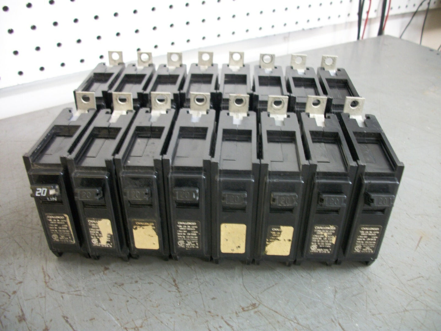 CHALLENGER LOT OF 16 BQ CIRCUIT BREAKERS BQ1C020 20AMP 240VOLT 1POLE