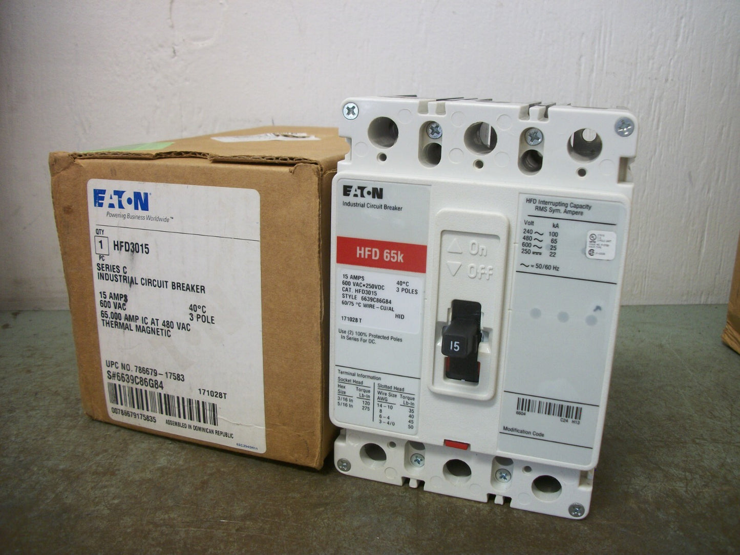 CUTLER-HAMMER HFD CIRCUIT BREAKER HFD3015 15AMP 600VOLT 3POLE RED NIB