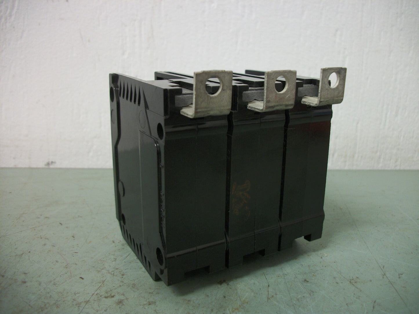GTE SYLVANIA BQ CIRCUIT BREAKER BQ3C040 BQ340 40AMP 240VOLT 3POLE NOB