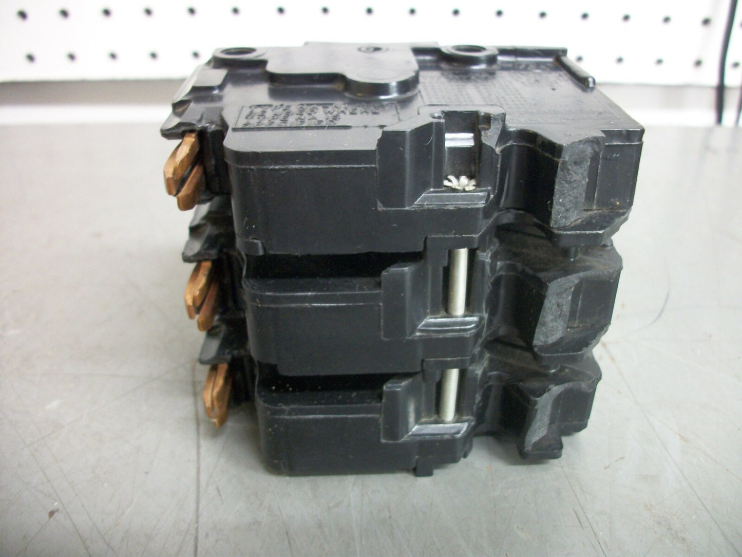 FEDERAL PACIFIC NA CIRCUIT BREAKER NA315 15AMP 240VOLT 3POLE CHIPPED