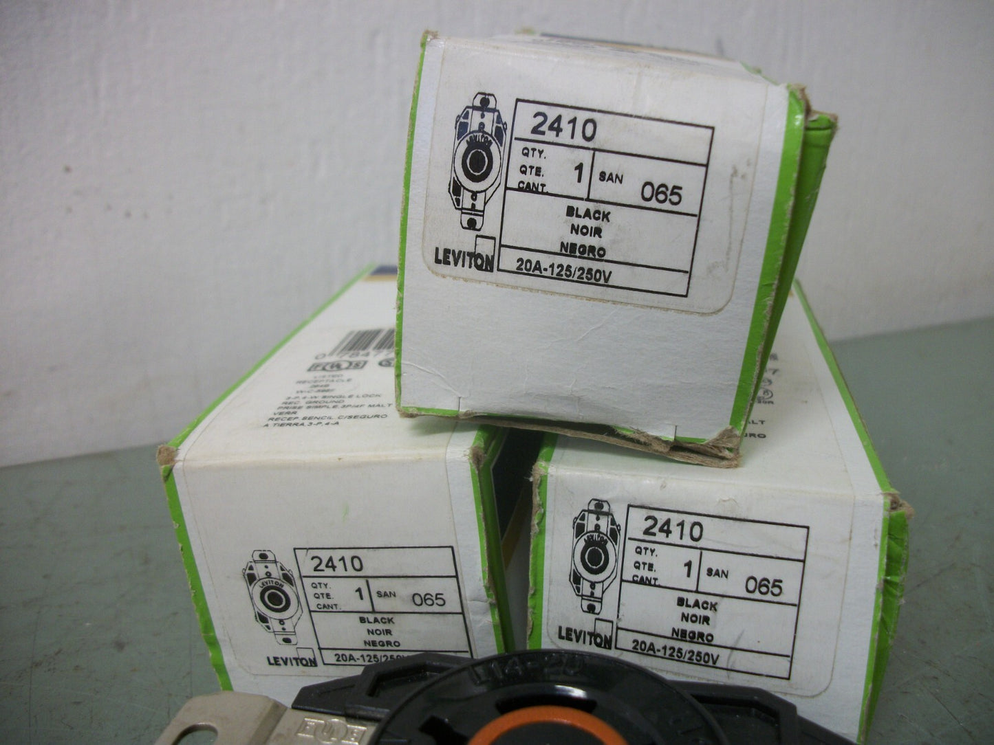 LEVITON LOT OF 3 SINGLE LOCK RECEPTACLES 2410 20AMP 125/250VOLT 3P 4W NIB