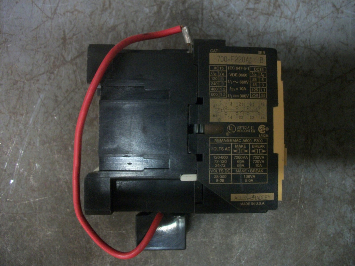 ALLEN-BRADLEY CONTROL RELAY 700-F220A1 120VCOIL