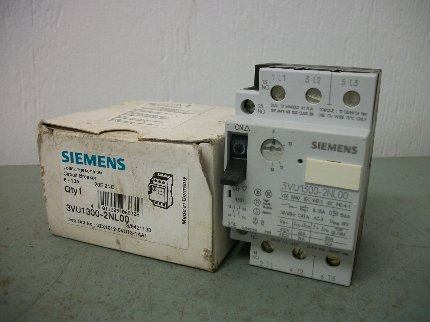 SIEMENS MOTOR CIRCUIT BREAKER 3VU1300-2NL00 8-13AMP NIB