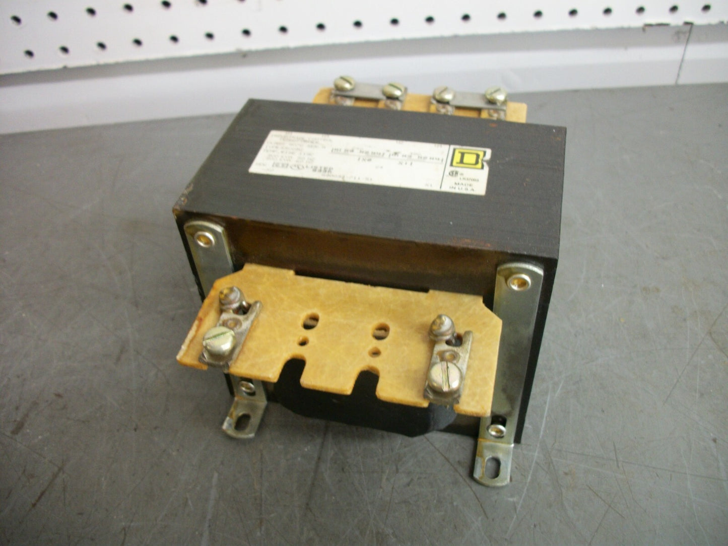 SQUARE D .500KVA 1PH TRANSFORMER 9070K500D2 HV 240X480 LV 24