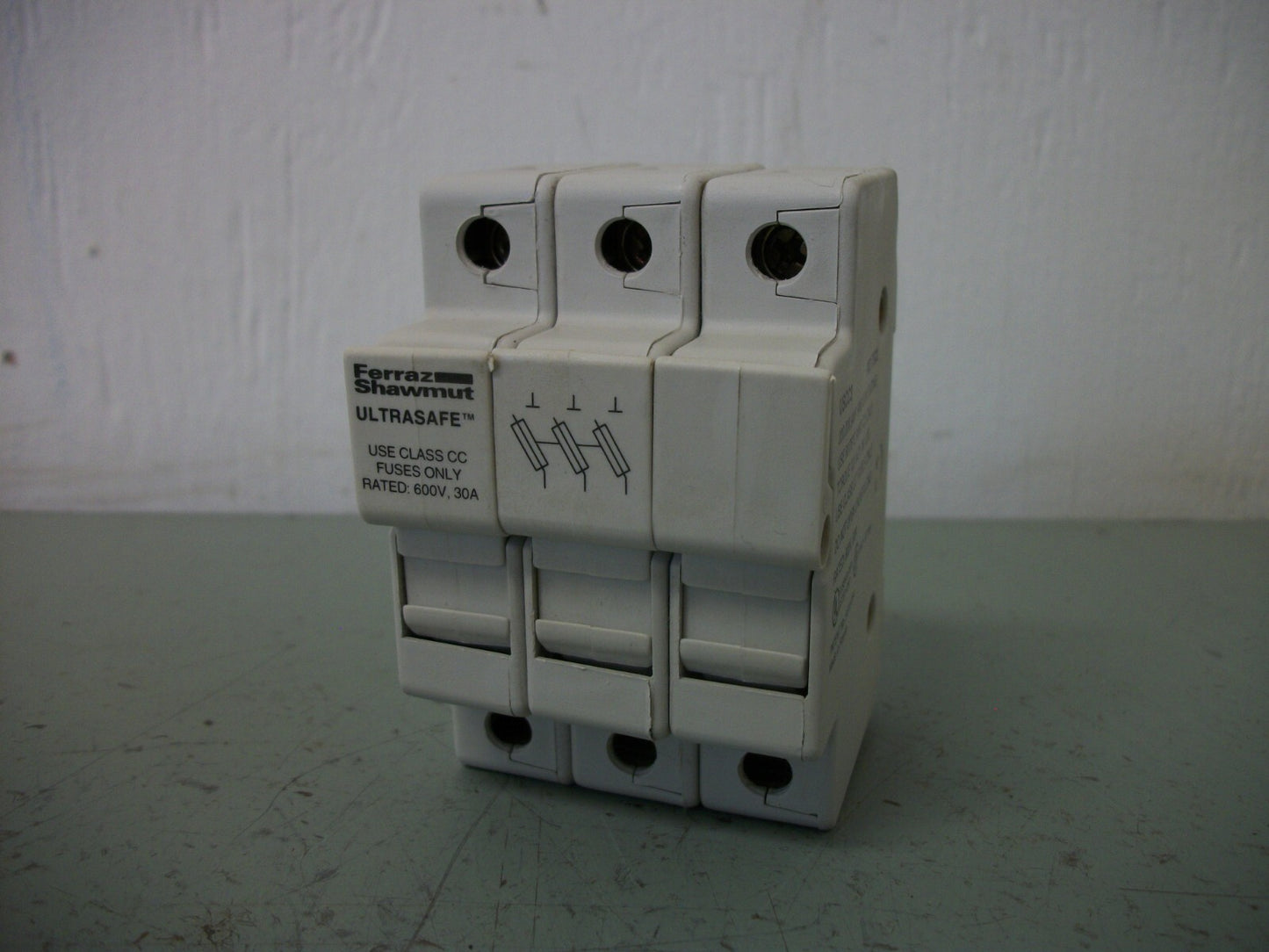 FERRAZ-SHAWMUT CLASS CC FUSEHOLDER USCC3 30AMP 600VOLT 3POLE
