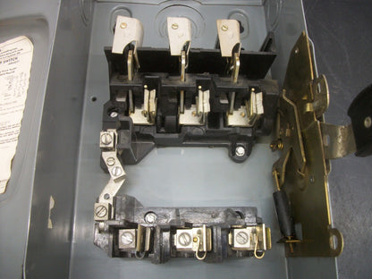 SQUARE D DISCONNECT TYPE 1 D-323N 100AMP 240VOLT 3POLE FUSIBLE OLD