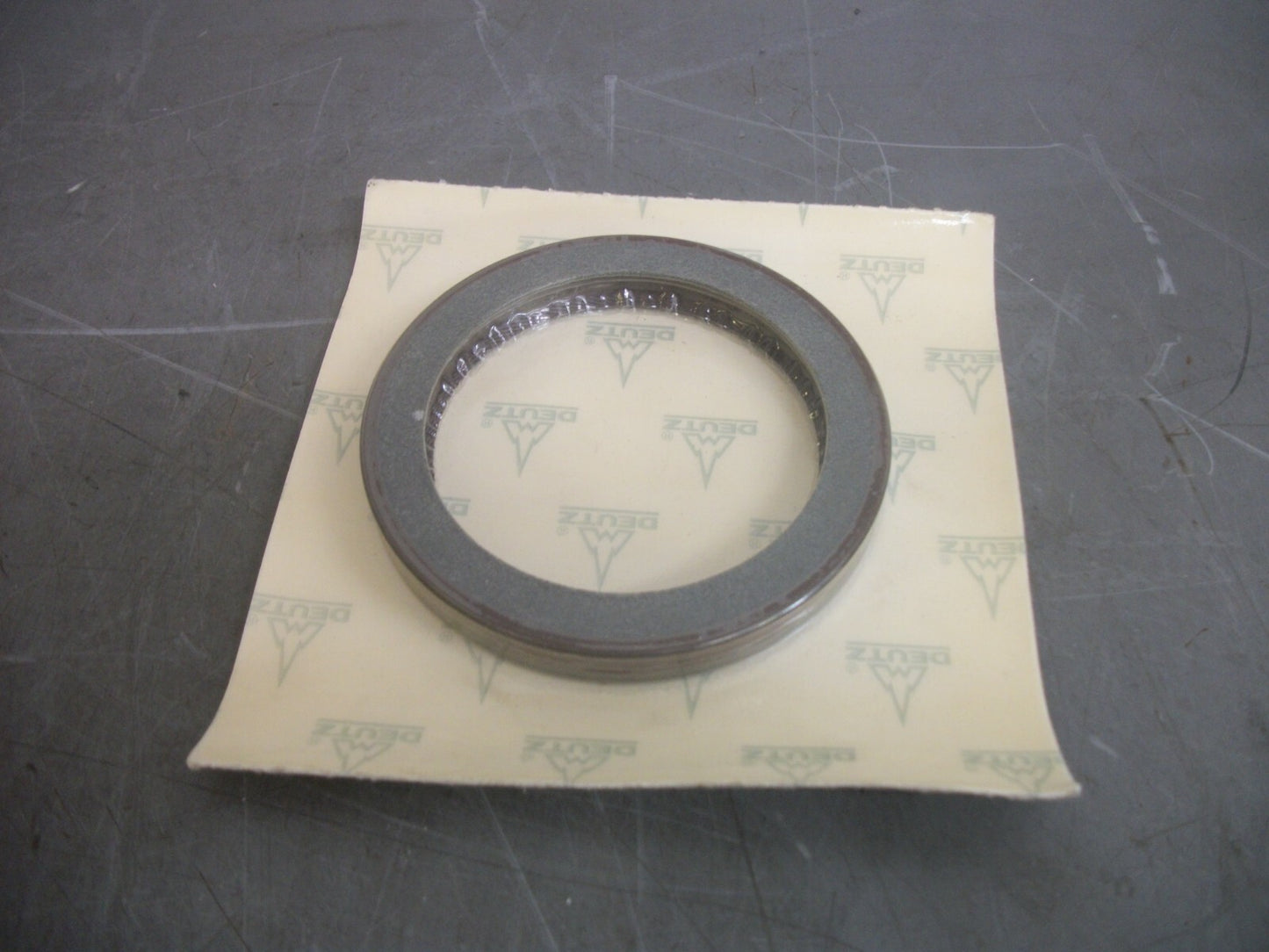 DEUTZ FRONT CRANKSHAFT SEAL 0425-3372 NEW