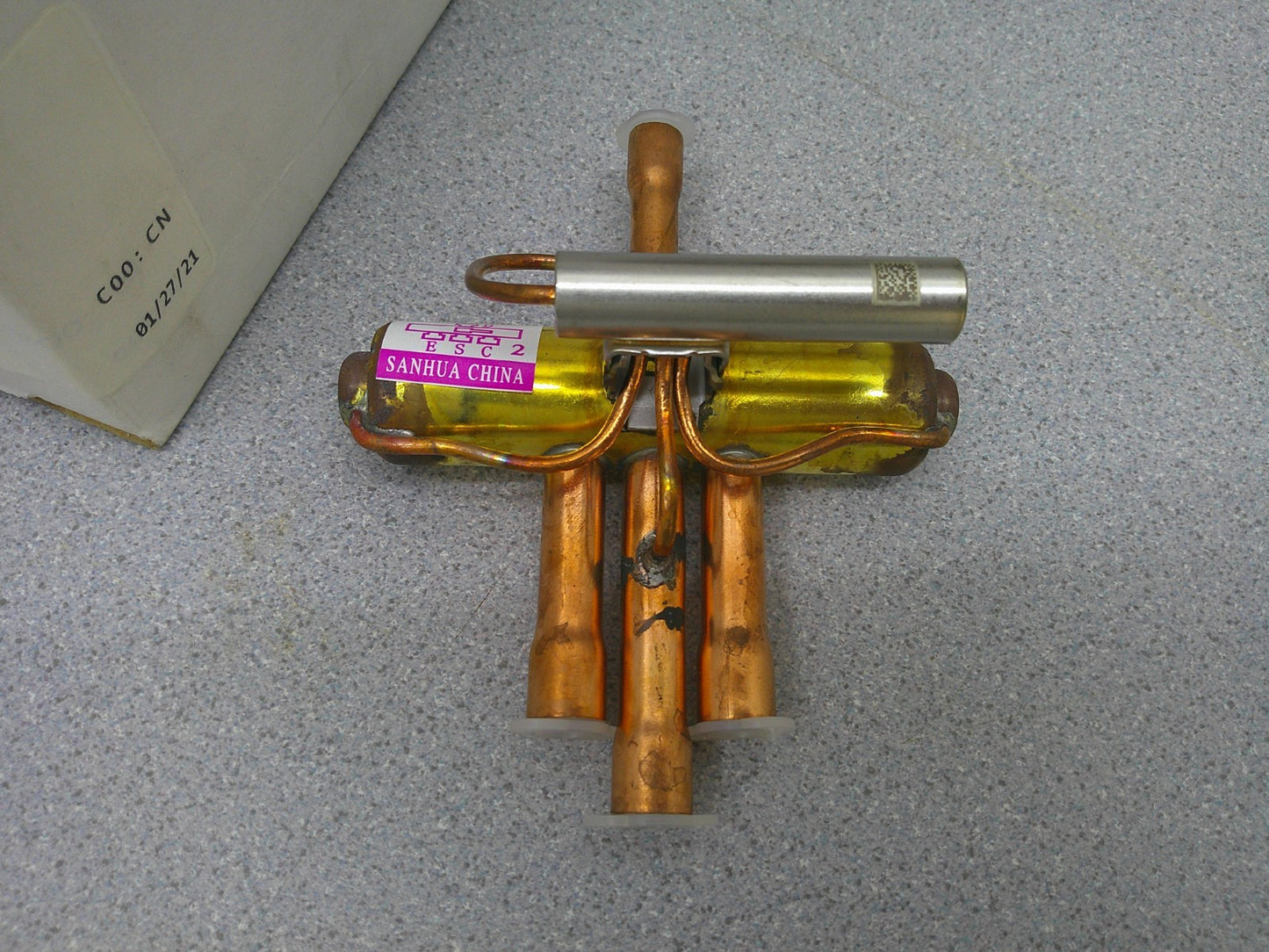 DAIKIN 2-TON R22/R410A REV VALVE 910110417 NIB