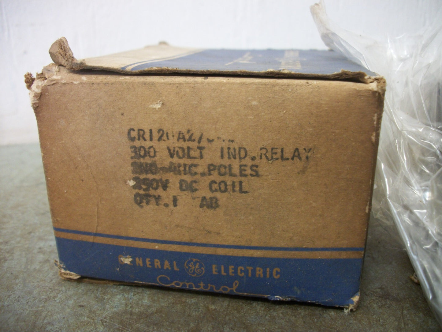 GE INDUSTRIAL RELAY CR120A27042 250VCOIL 300VOLT 10AMP NIB