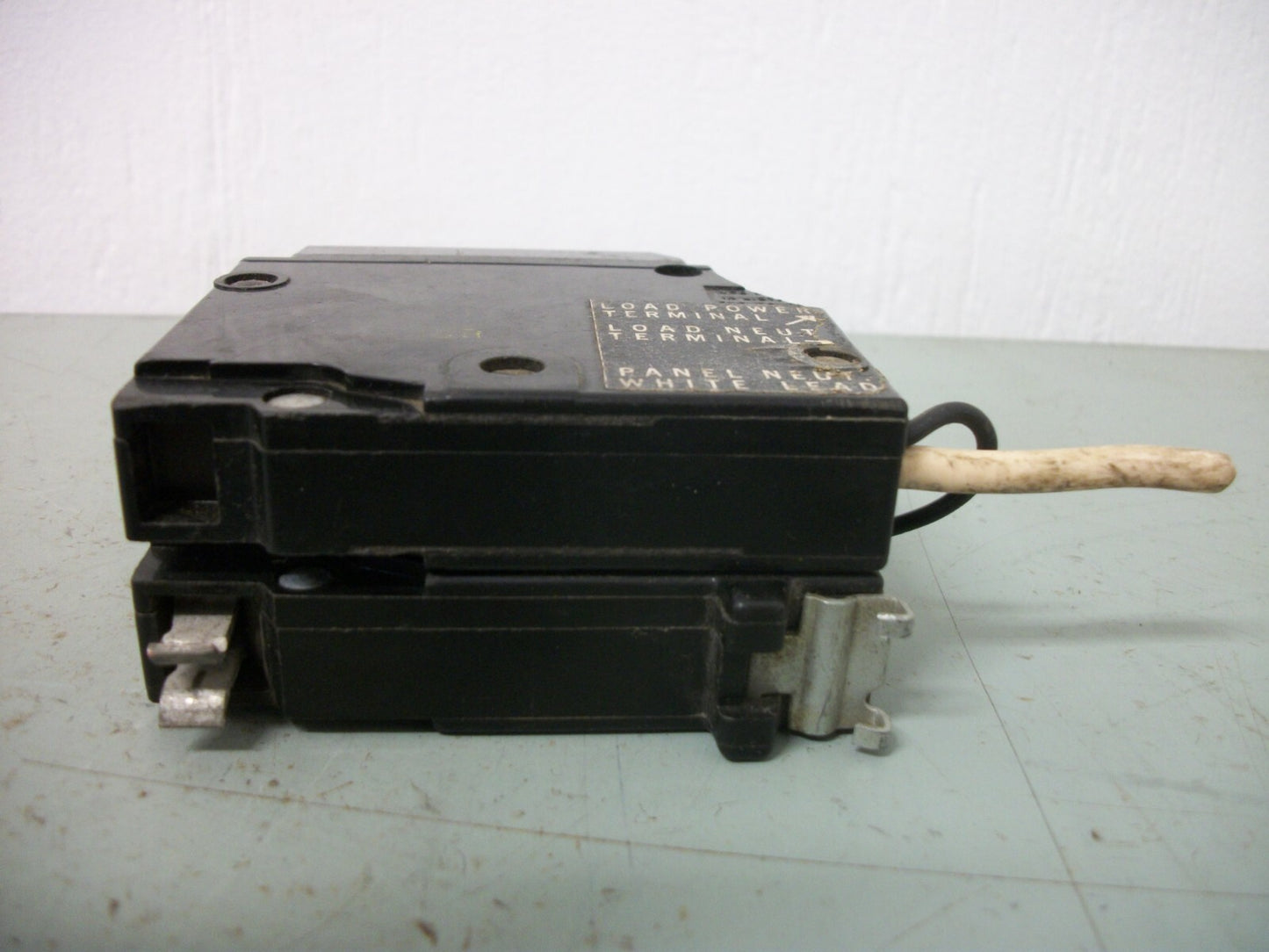 CUTLER-HAMMER CH SWITCHING NEUTRAL CIRCUIT BREAKER CH120SW 20AMP 120VOLT 1POLE