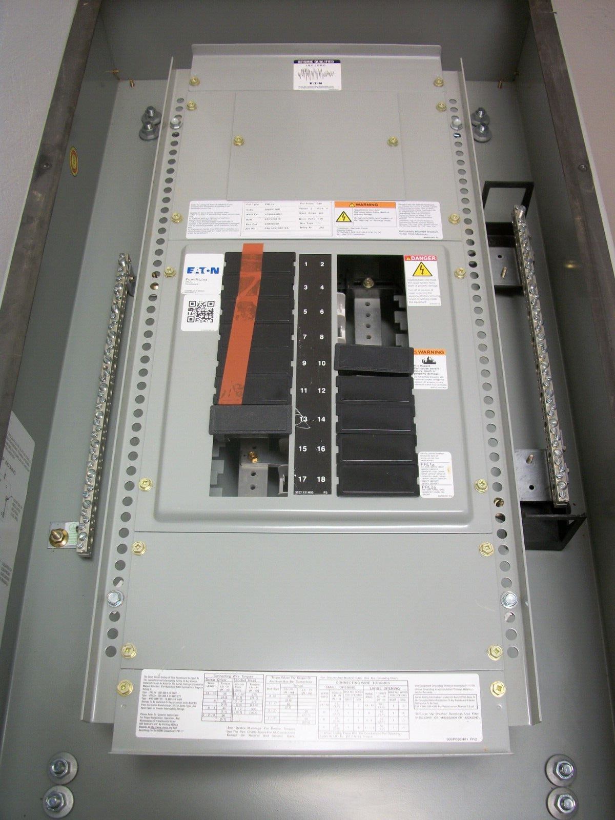 CUTLER-HAMMER PRL1A LOAD CENTER PANELBOARD EZB2036R 100AMP 208Y/120VOLT 3PH 4W