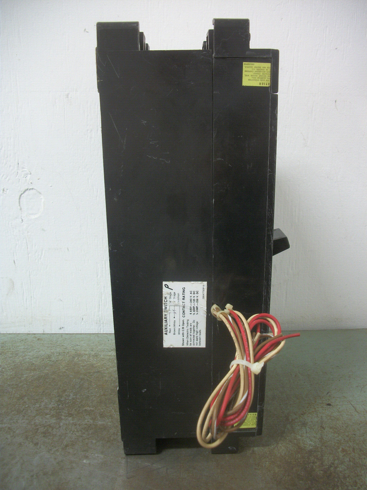 GE TKM3F CIRCUIT BREAKER TKM3F1000 1000AMP 600VOLT 3POLE W/1000A TRIP SHUNT+AUX