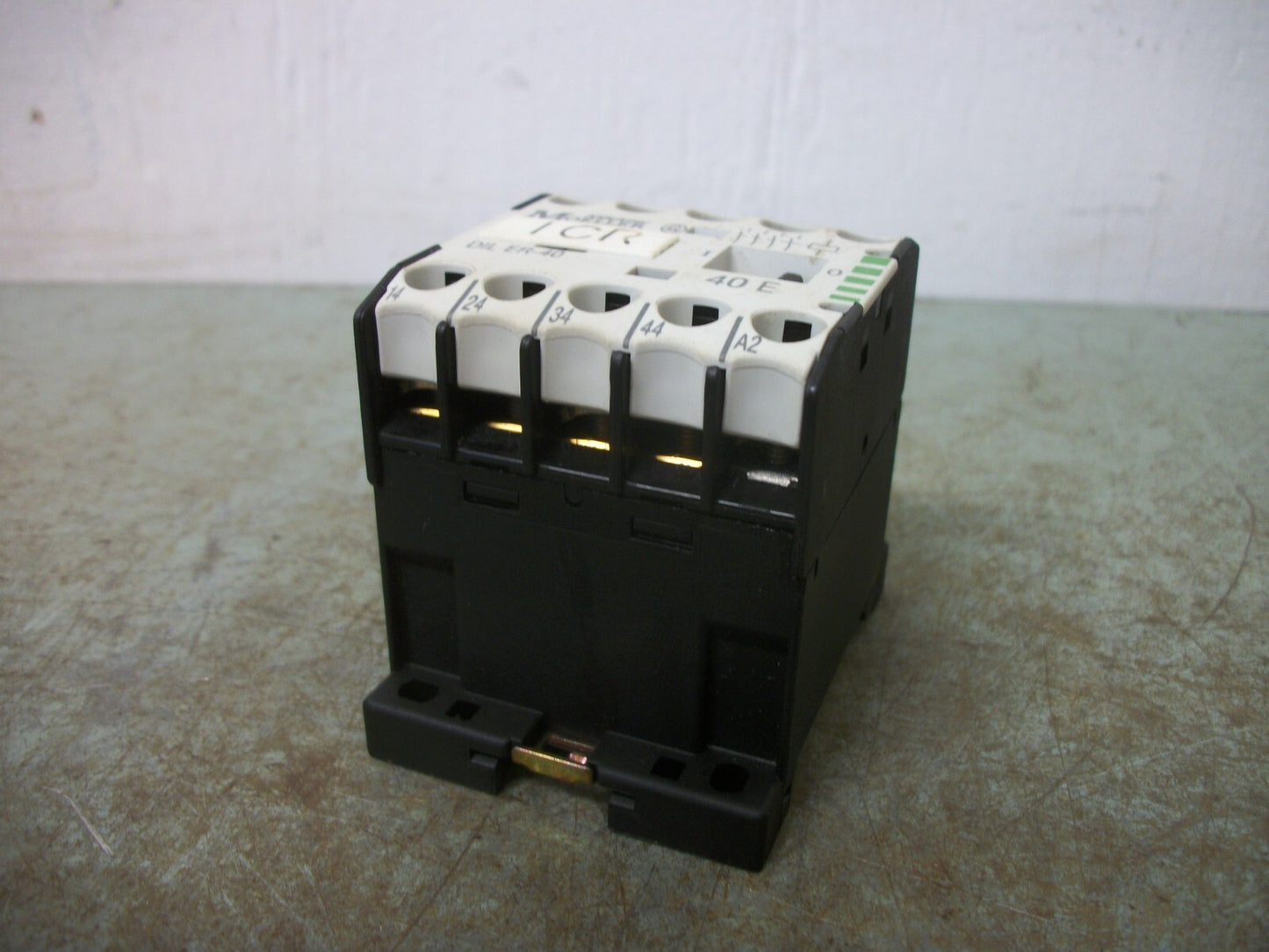 KLOCKNER-MOELLER CONTROL RELAY DILER-40 10AMP 120VCOIL 600VOLT
