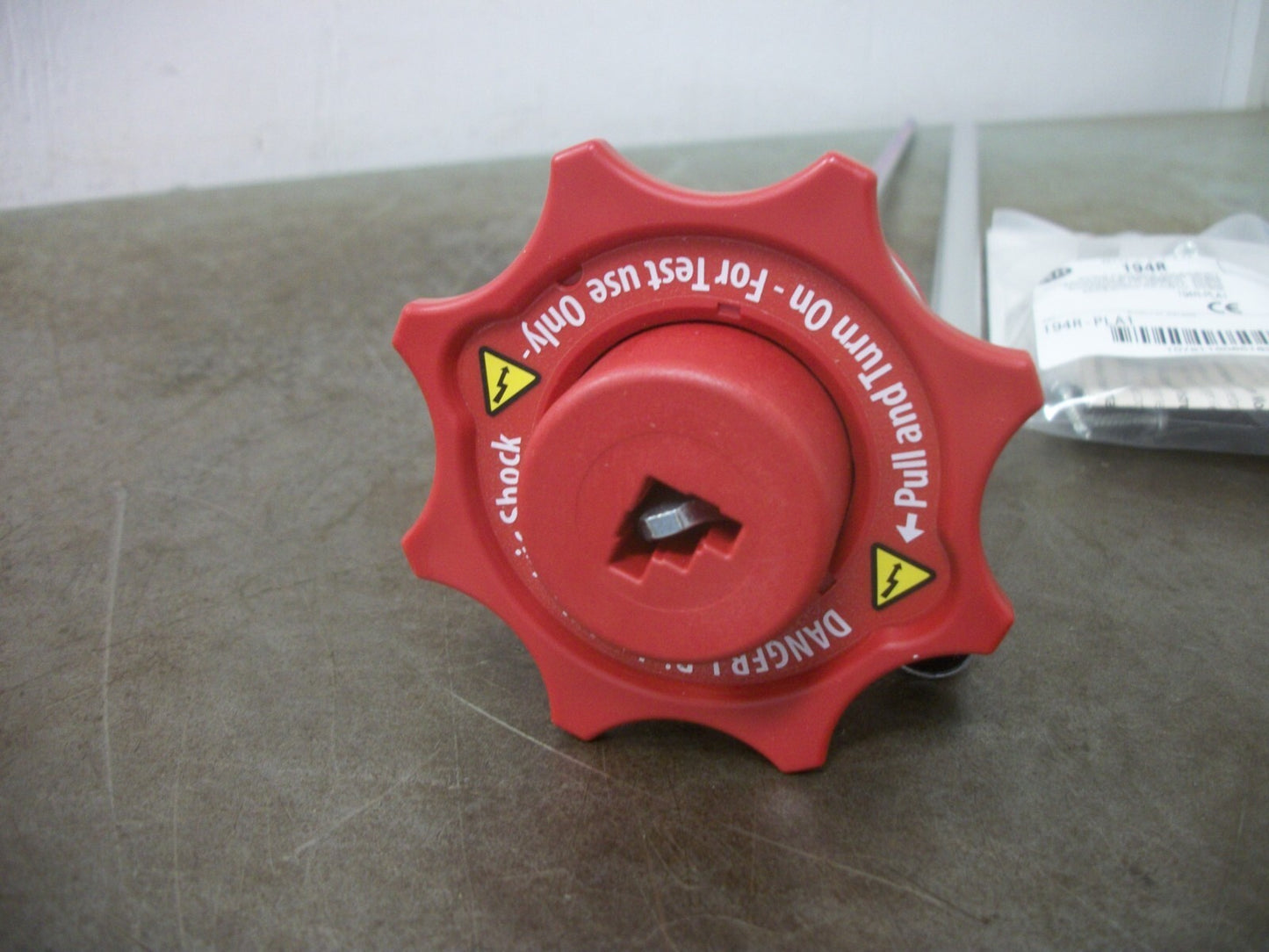 ALLEN-BRADLEY PULL & TURN RED DISCONNECT SWITCH HANDLE 194R-N2 194R-PLA1 NOB