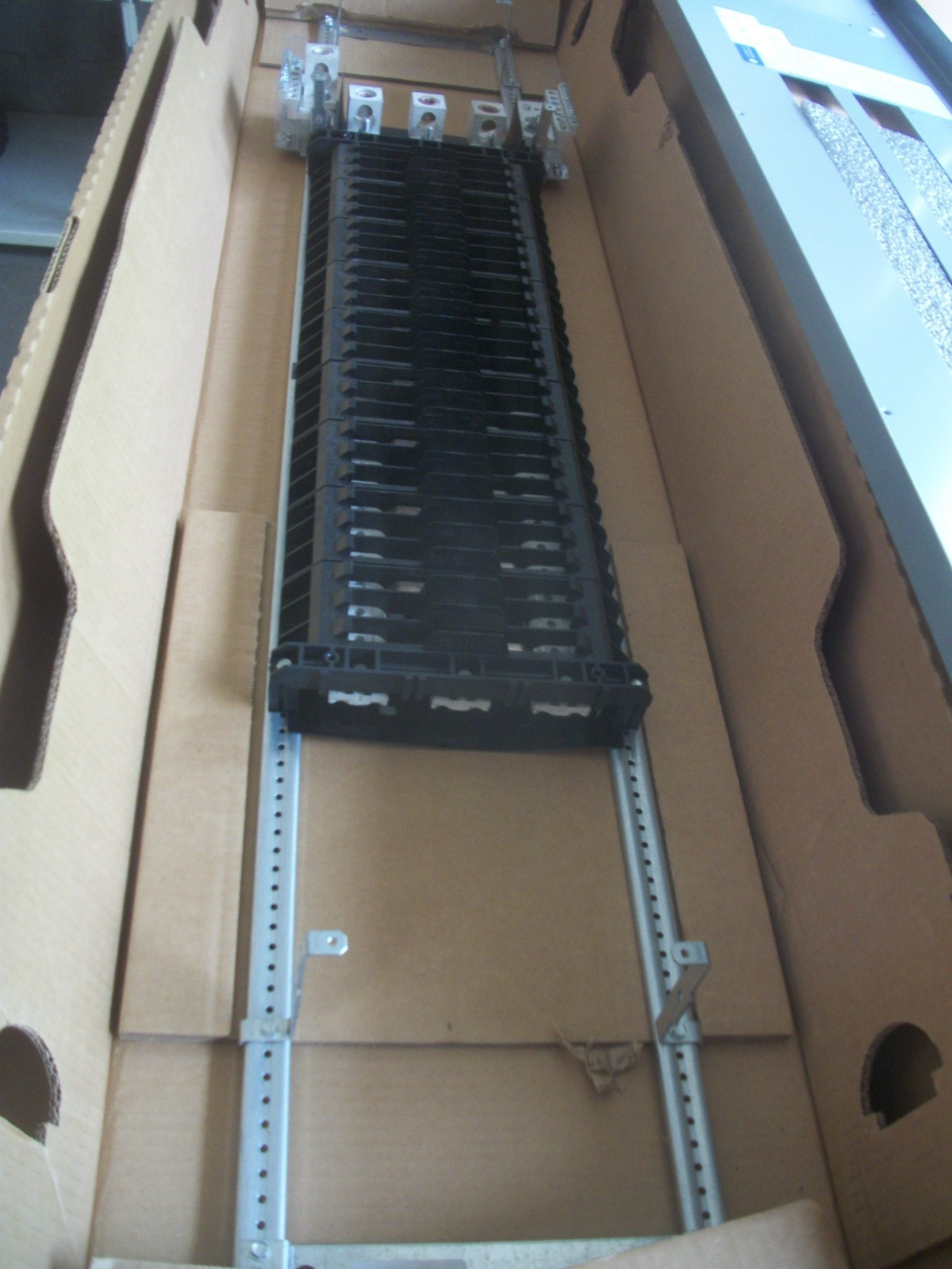 GE A-SERIES II 64" PANELBOARD INTERIOR AQF3544MBX & BOX ENCLOSURE AB64B NIB