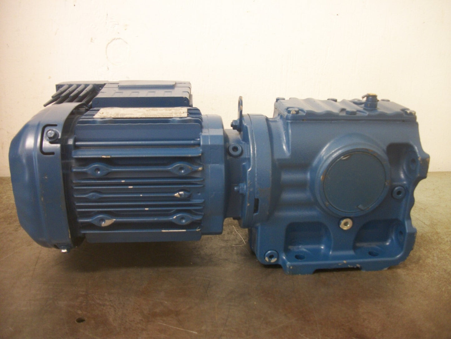 SEW-EURODRIVE .75HP 20.33:1 RATIO WORM GEAR GEARMOTOR S47DRS71M4/MM05/MO NOB