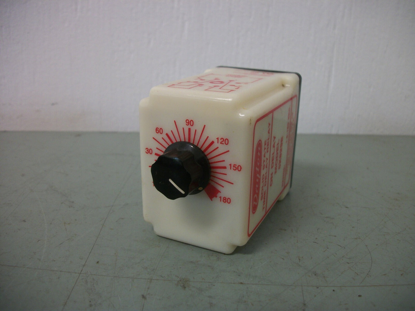 DAYTON SOLID STATE TIME ON DELAY RELAY 5X829E 1.8-180SEC 120VOLT