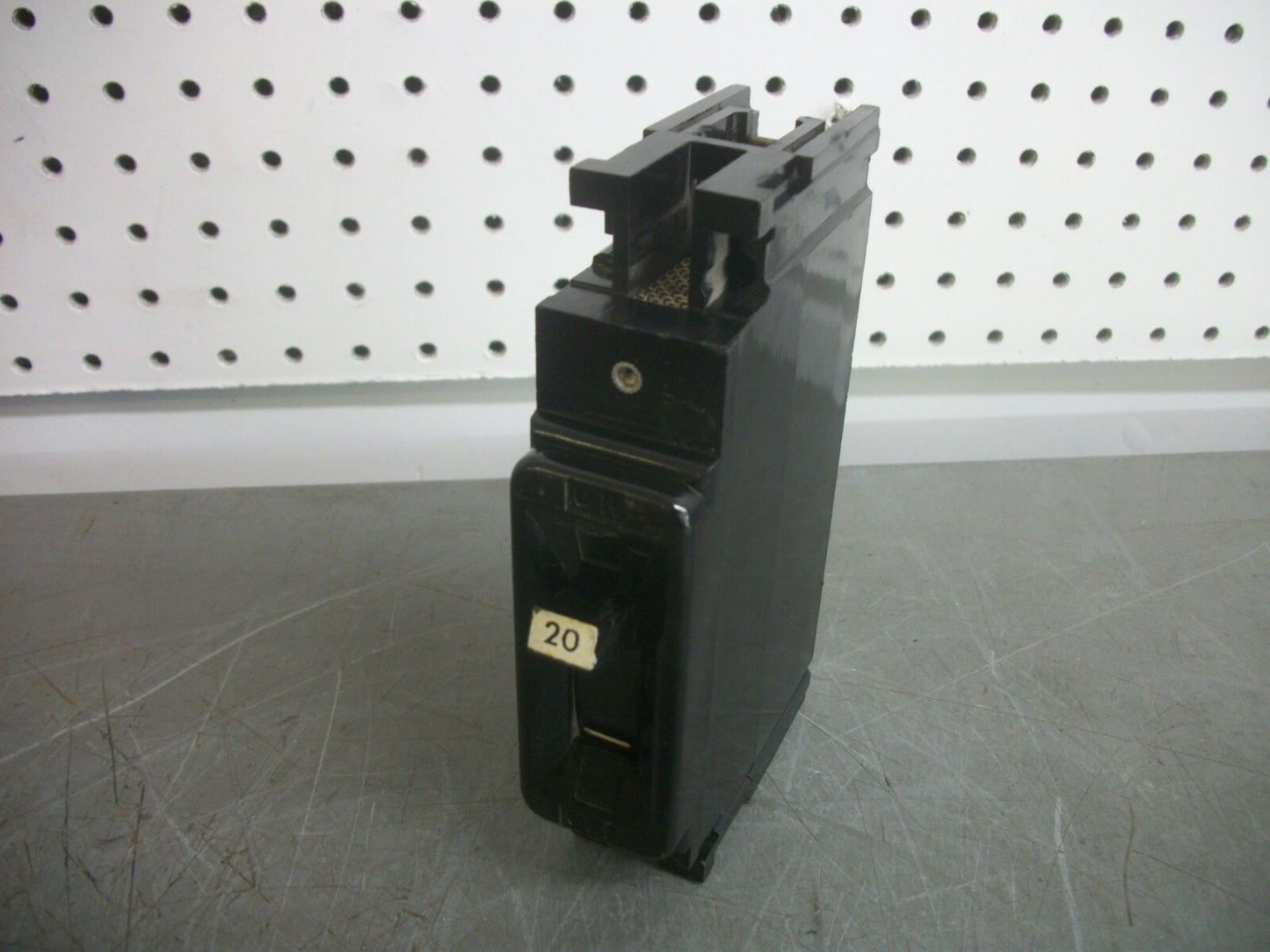 FEDERAL PACIFIC NEF CIRCUIT BREAKER NEF213020 20AMP 277VOLT 1POLE