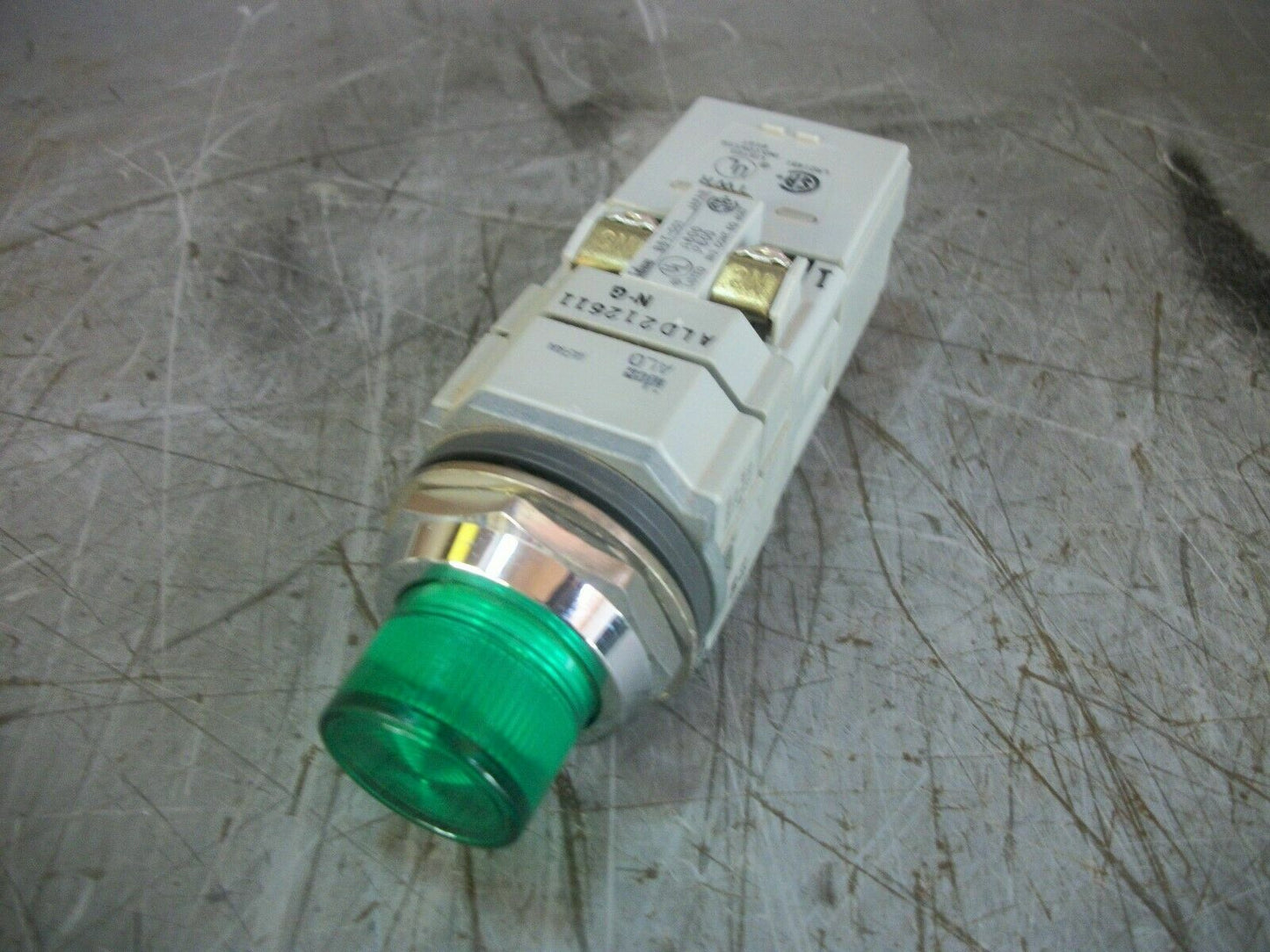 IDEC GREEN ILLUMINATED PUSHBUTTON ALD212611N-G 600VOLT