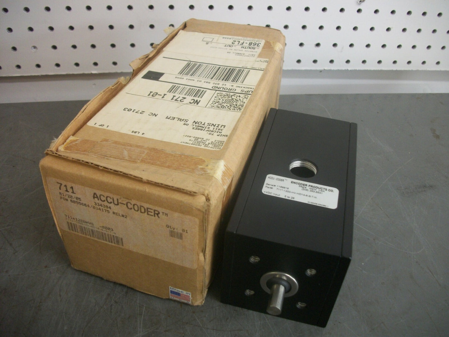 ACCU-CODER 711 INCREMENTAL SHAFT ENCODER UNIT 711-1200-HV-HD14-6-S-T-N NIB